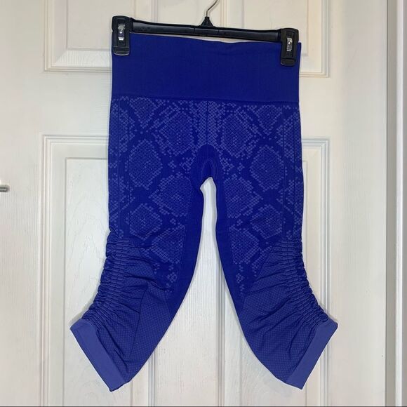 Lululemon In The Flow Crop Snake Sapphire Blue - Picture 1 of 12